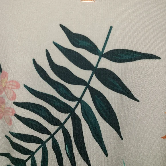 GUESS Top - Picture 4 of 4